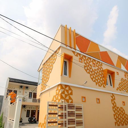 เรดดอร์ซ ชาเรียะห์ แอต ปาห์ลาวัน ซิโดอาร์โจ Hotel ภายนอก รูปภาพ