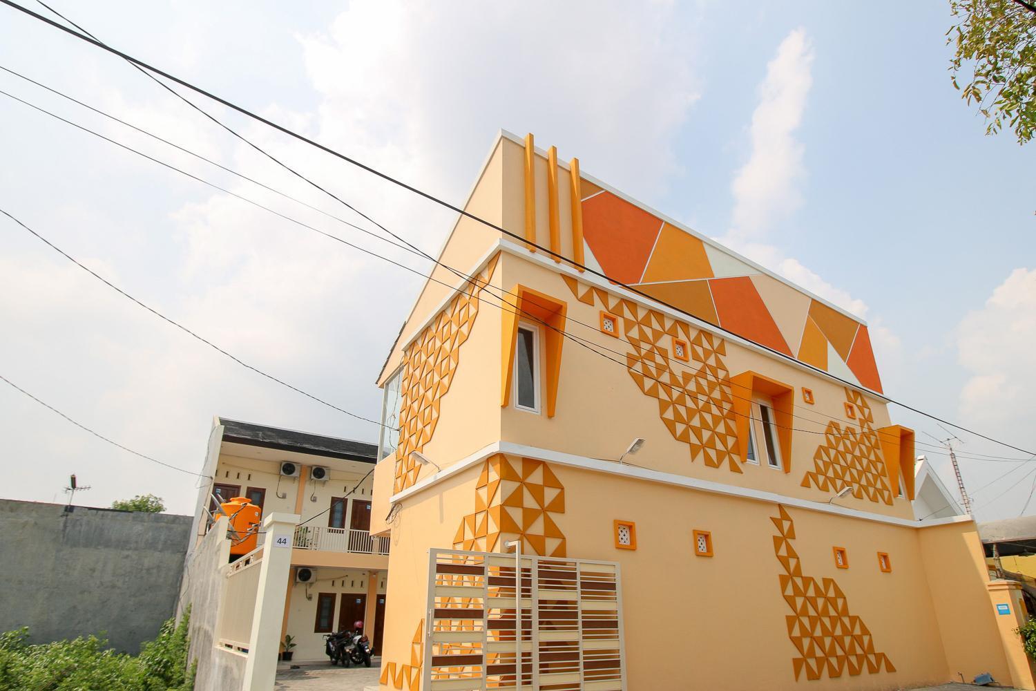 เรดดอร์ซ ชาเรียะห์ แอต ปาห์ลาวัน ซิโดอาร์โจ Hotel ภายนอก รูปภาพ